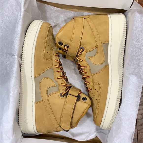NIKE AIR FORCE 1 HIGH PRM (GS) Wheat/Khaki-Light B - Picture 14 of 16